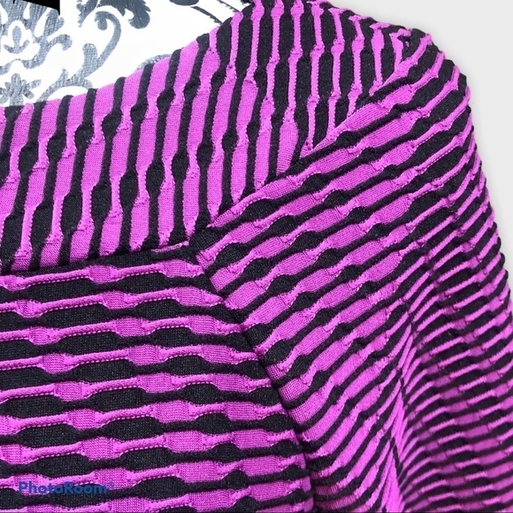 Dana BUCHMAN Fuchsia & Black  top. Size small - Picture 2 of 10